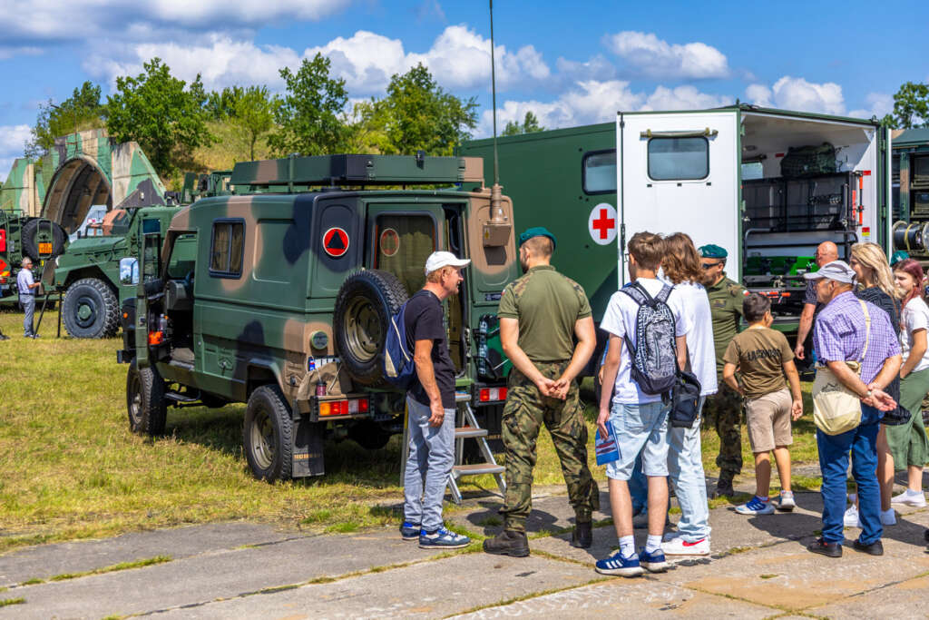 Piknik Wojskowy i służb mundurowych na lotnisku w Pile. 10 sierpnia 2025. Fot. Marcin Mazuiarz