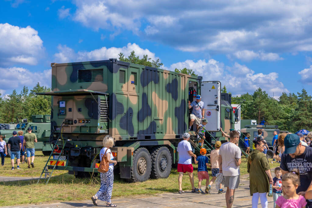 Piknik Wojskowy i służb mundurowych na lotnisku w Pile. 10 sierpnia 2025. Fot. Marcin Mazuiarz