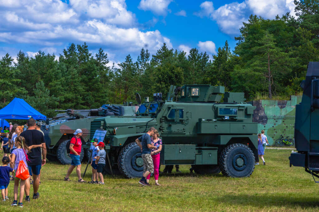 Piknik Wojskowy i służb mundurowych na lotnisku w Pile. 10 sierpnia 2025. Fot. Marcin Mazuiarz