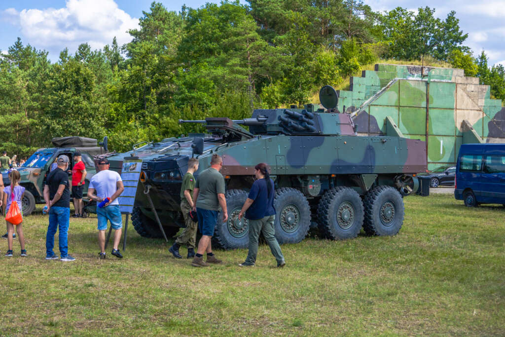 Piknik Wojskowy i służb mundurowych na lotnisku w Pile. 10 sierpnia 2025. Fot. Marcin Mazuiarz