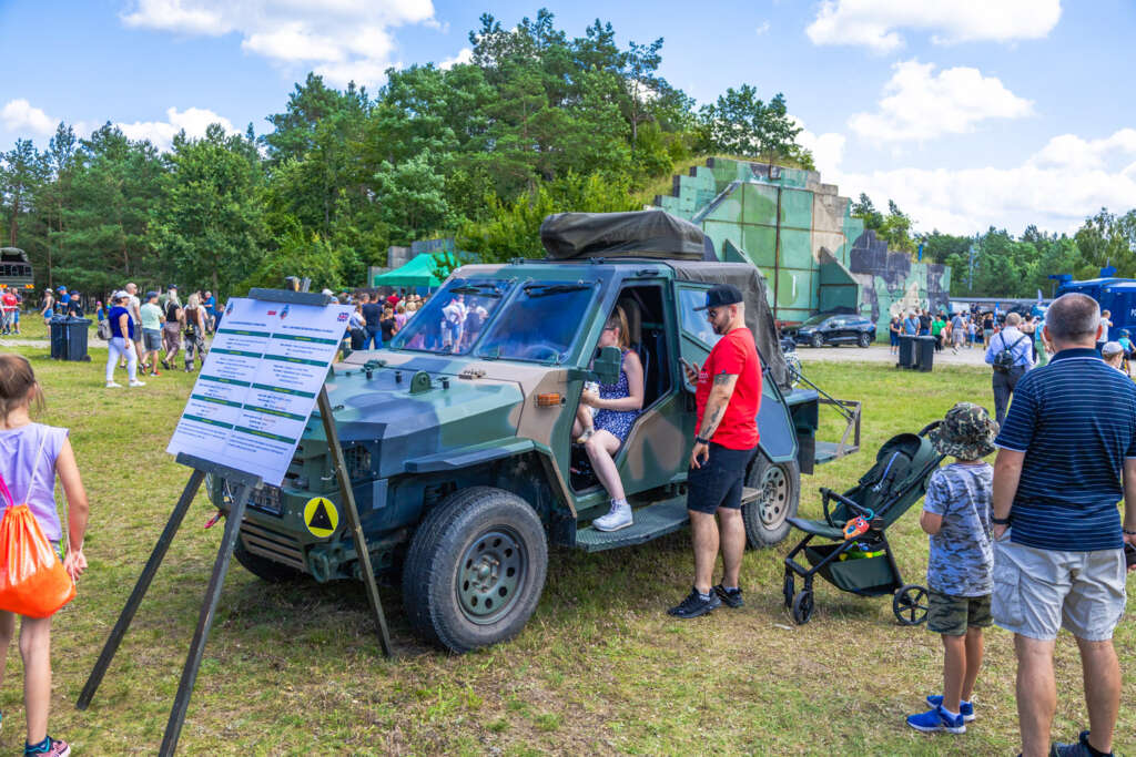 Piknik Wojskowy i służb mundurowych na lotnisku w Pile. 10 sierpnia 2025. Fot. Marcin Mazuiarz